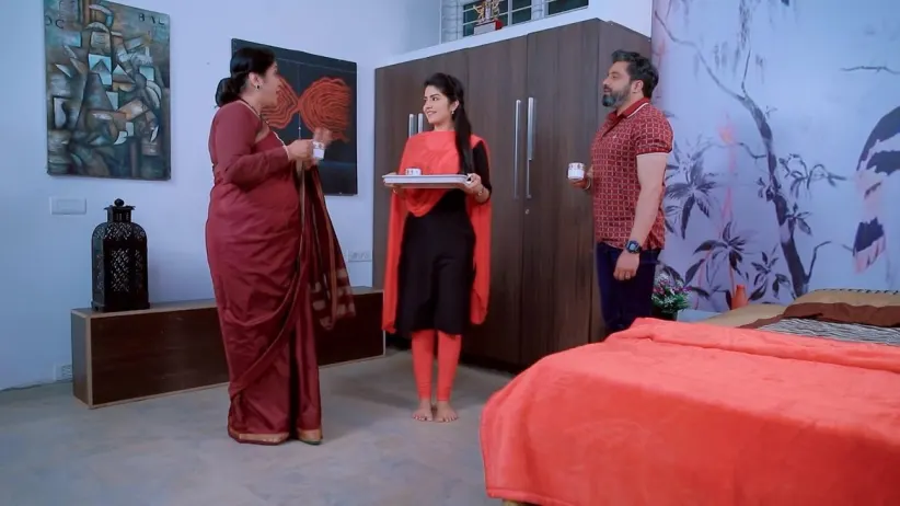 Anu's answer to Sharada Devi's question about love - Jothe Jotheyali