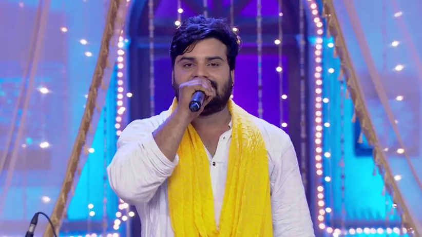 Pradeep Pandey's mind-blowing performance - Ding Dong Dandiya