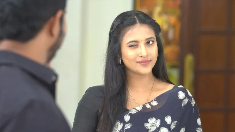 Meenakshi divulges the truth to Ilamaran - Gokulathil Seethai