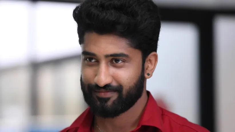 Akhila speaks to Adithya - Sembaruthi