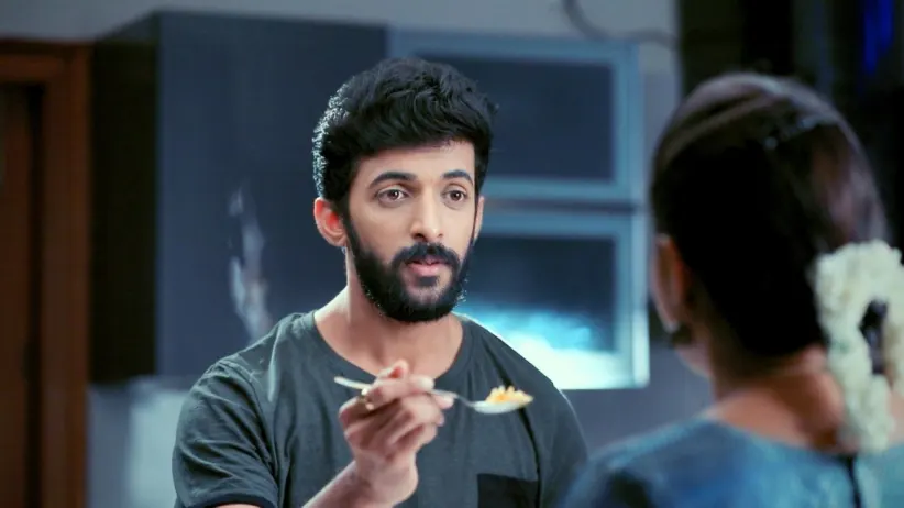Aditya Feeds Paarvathi - Paaru
