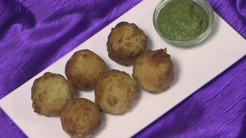 Farali Patties and Vegetable Handwa - Aamhi Saare Khavayye