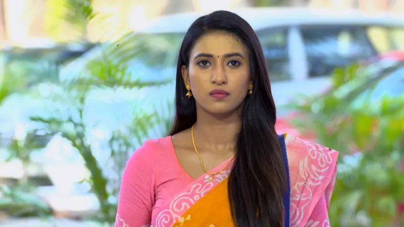 Vasundhara fights for Deepa - Gokulathil Seethai