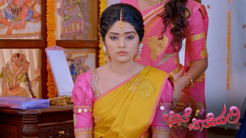 Anu's 'mehendi' ceremony - Jothe Jotheyali