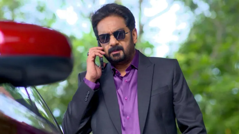 Sreelakshmi questions the car driver - Neeyum Njanum