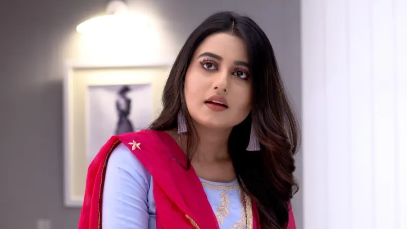 Karna decides to give Trisha a red rose - Ki Kore Bolbo Tomay