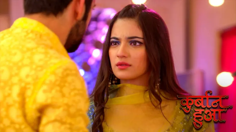 Chahat is forced to dance in a bar - Qurbaan Hua