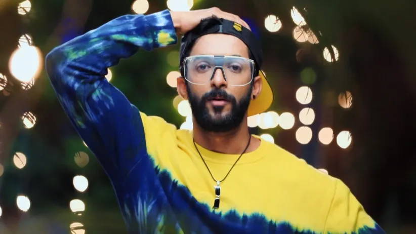 Aditya stops Paarvathi from getting insulted - Paaru