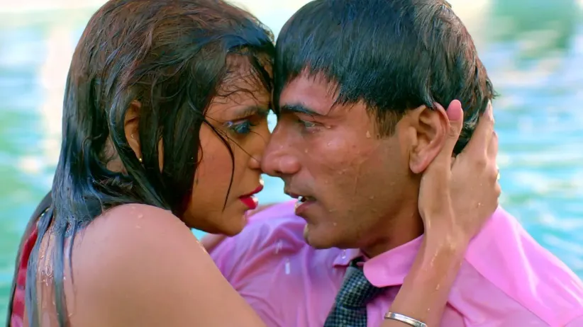 Kuldeep and Samaira come close - Kyun Rishton Me Katti Batti