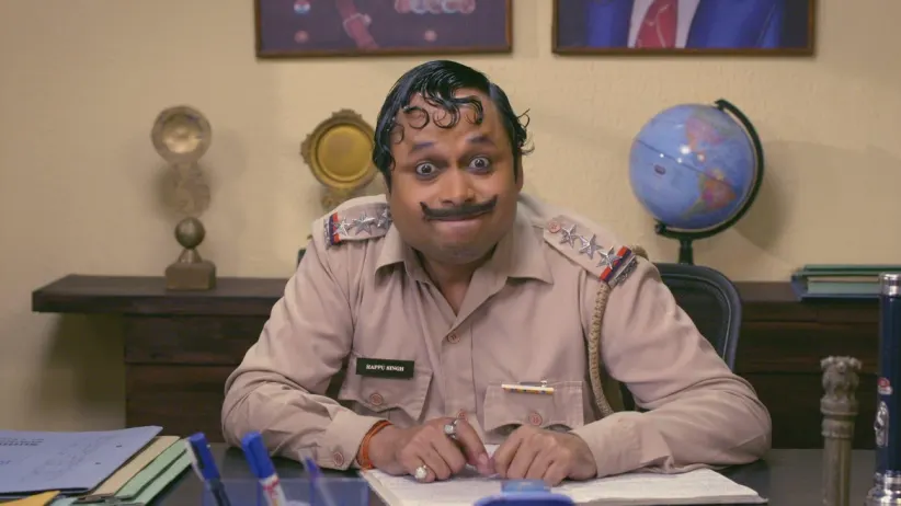 Happu and Rajesh’s plan to watch a movie fails - Happu Ki Ultan Paltan