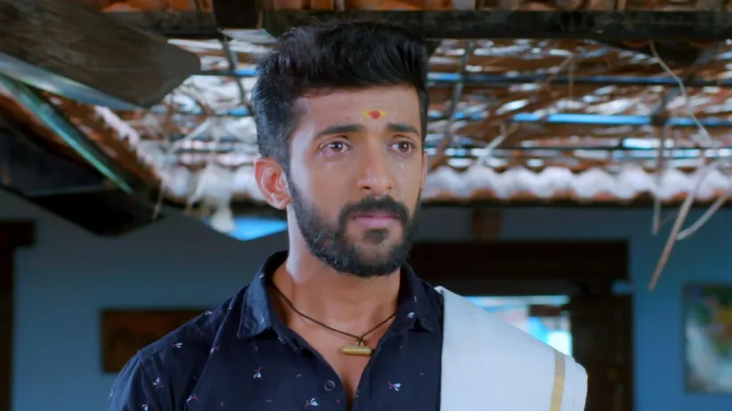Raghu Accepts Akhila's Decision - Paaru