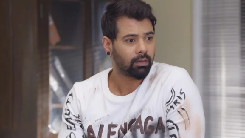Abhi and Prabha Get Arrested - Iniya Iru Malargal