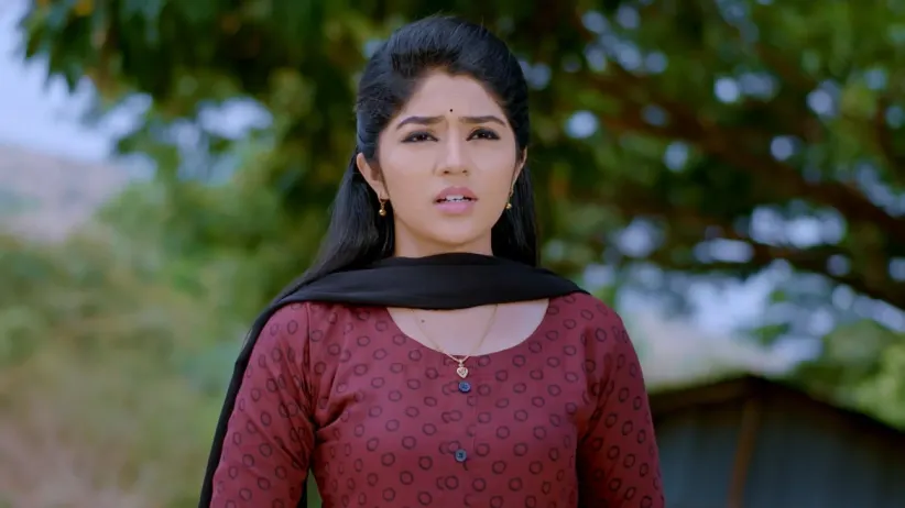 Mansi Shows Aryavardhan a Video