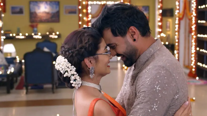 Sanjeev Speaks to Prachi - Iniya Iru Malargal