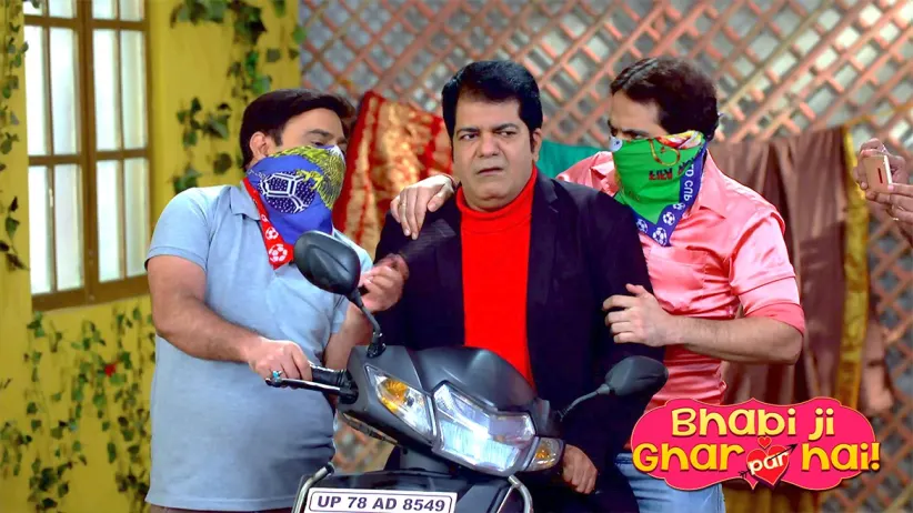 Happu opens the parcel - Bhabi Ji Ghar Par Hai