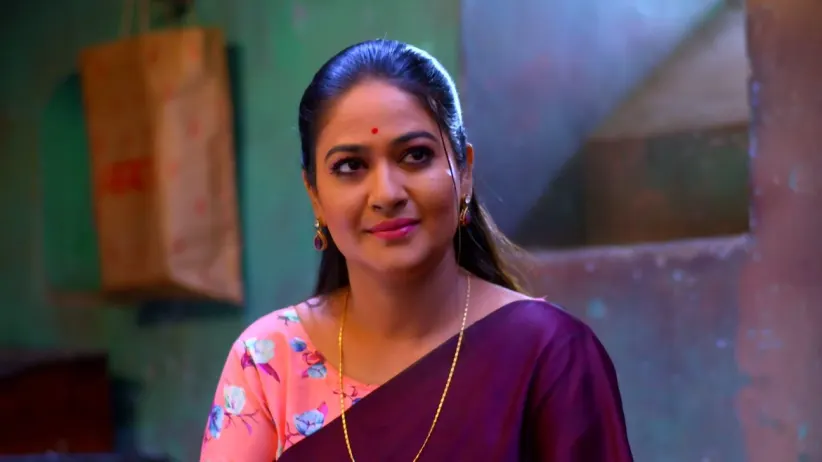 Ajit Kumar gives the money to Manjula - Devmanus