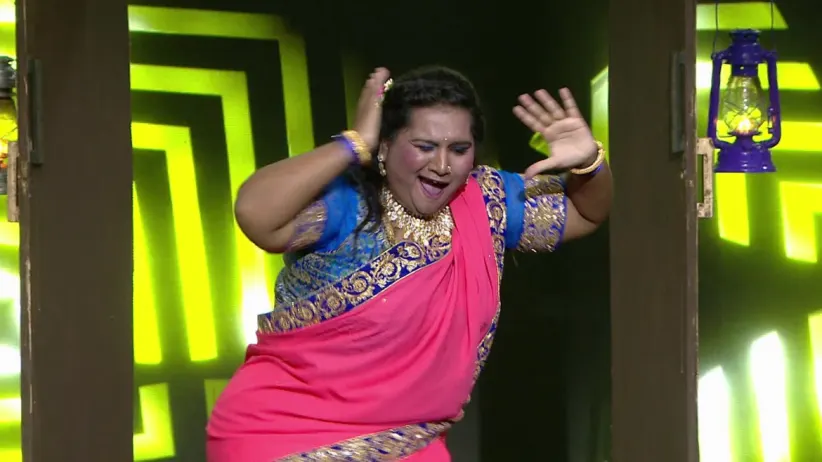 Adwait reveals a fact about Dipti and Sangeeta - Dancing Queen Unlock