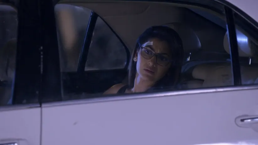 Rhea Is Arrested - Iniya Iru Malargal