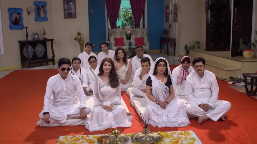 Condolence meet at Vibhuti's house - Bhabi Ji Ghar Par Hai
