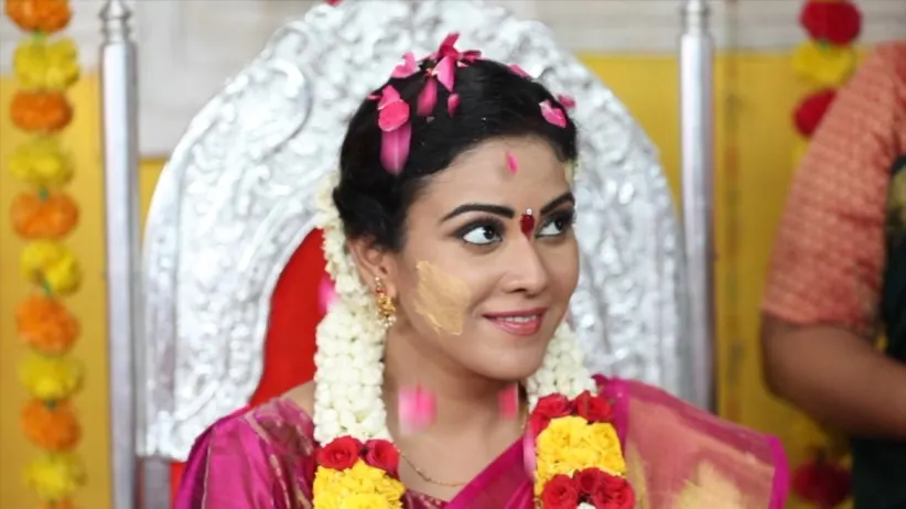 Sanjeev provokes Anuradha - Rettai Roja