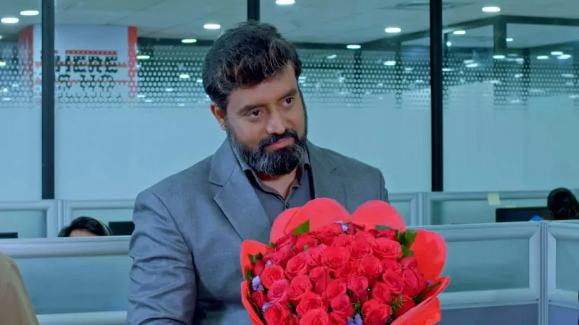 Aryavardhan indirectly apologises to Anu - Jothe Jotheyali