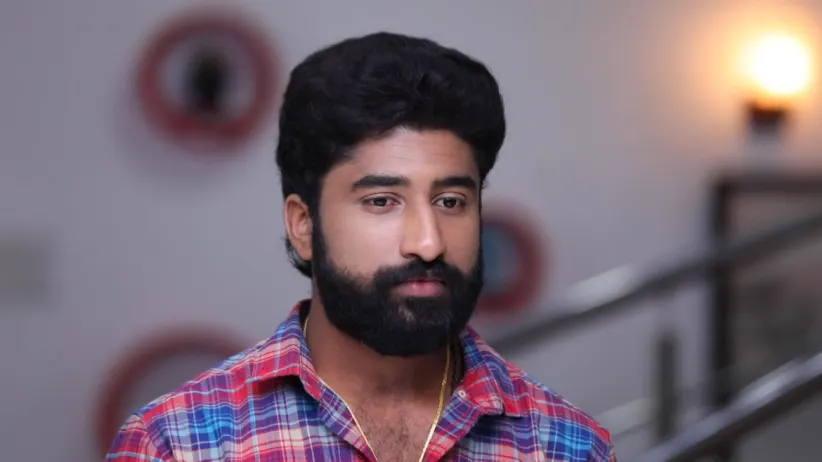 Akhila Sees Her Picture in Adithya's Wallet