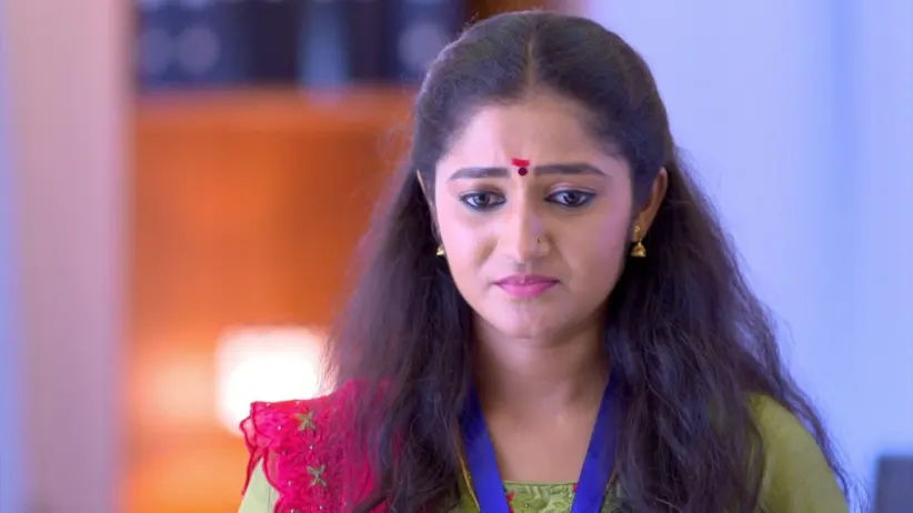 Sandra mocks Sarojam - Neeyum Njanum