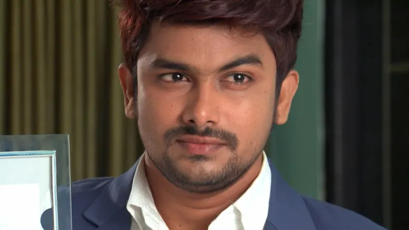 Jai finds his picture in Nithya's room - Kalyana Vaibhogam