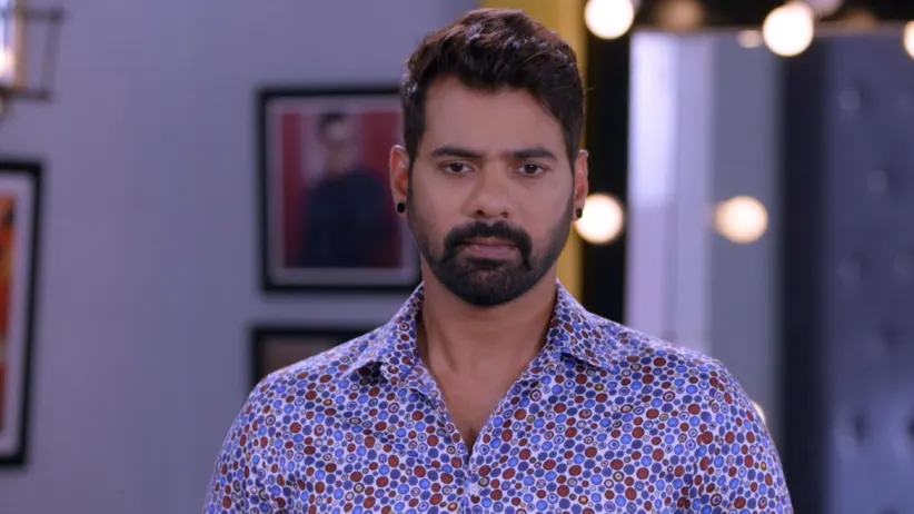 The Video Clip That Annoys Rhea - Iniya Iru Malargal