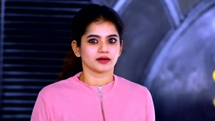 Surya Prakash describes Devanandini Sarees - Neethane Enthan Ponvasantham