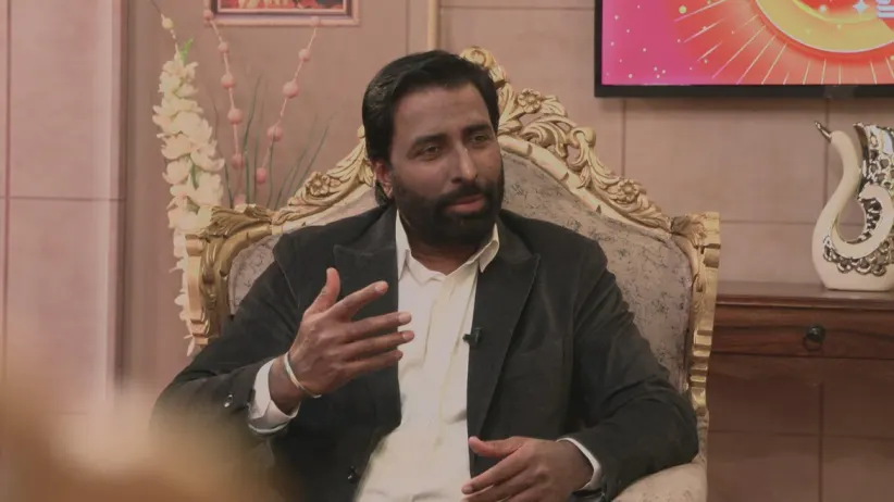 Balvir Boparai visits Nimrat and Karandeep - Jee Aayan Nu