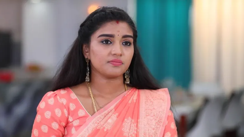 Rajeshwari is belittled before Parvathy - Sembaruthi