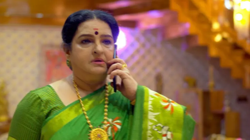 Ravi Varman ousts Sandra from the company - Neeyum Njanum