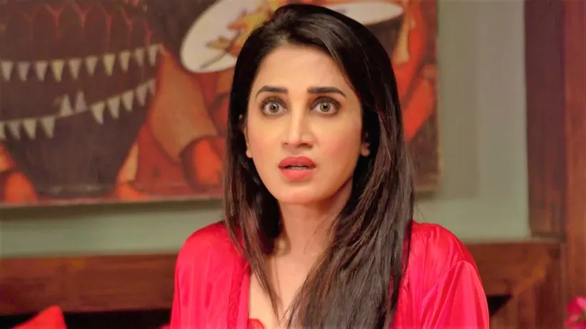 Revati finds a clue about Kareena - Kaay Ghadla Tya Ratri?