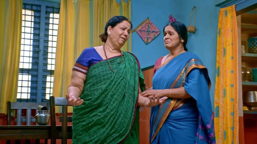 Kirtana and Suhas talk about dowry with Janaki - Sathya