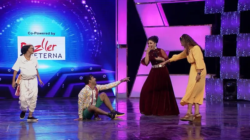 Ayesha-Bibhu's entertaining duet dance - Dance Jodi Dance