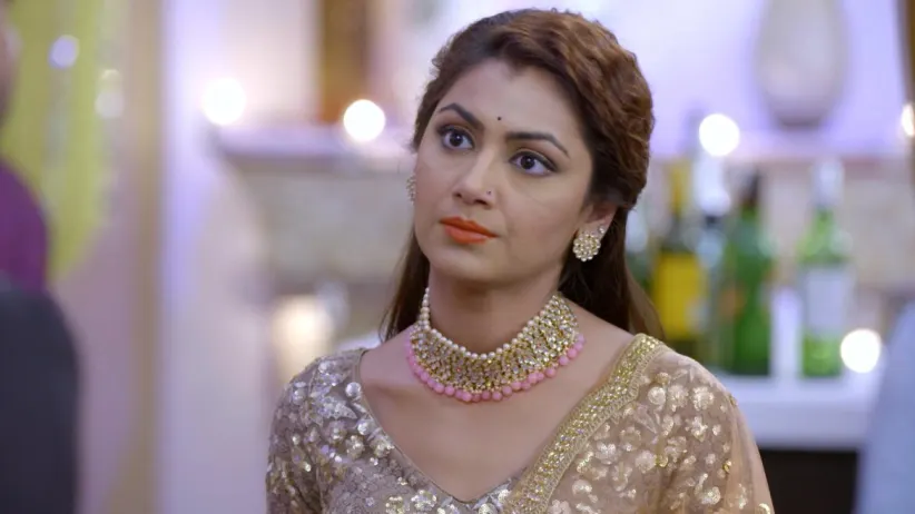 King Gets Suspicious about Abhi and Pragya - Iniya Iru Malargal