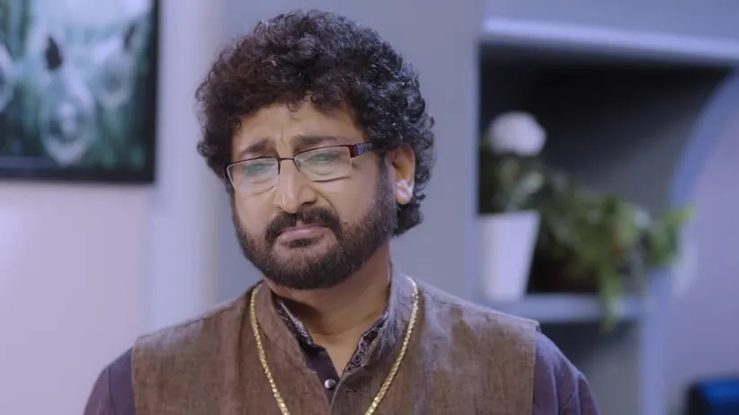 Vallabha and Shabari accuse Nayani - Trinayani