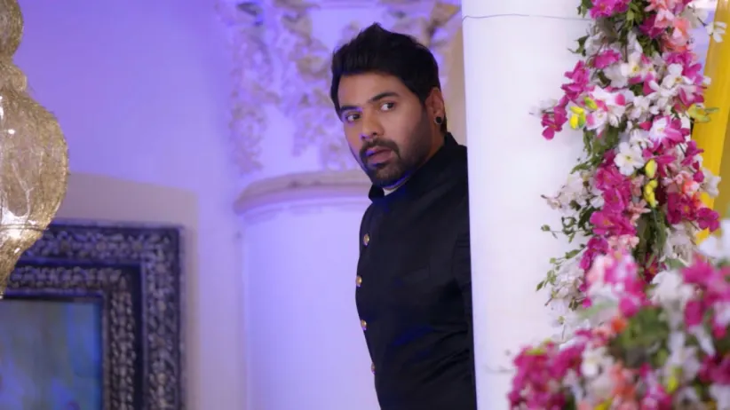 Abhi Admires Pragya - Iniya Iru Malargal