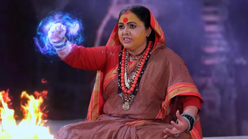 Surekha's spirit appears before Trishul - Naagini 2