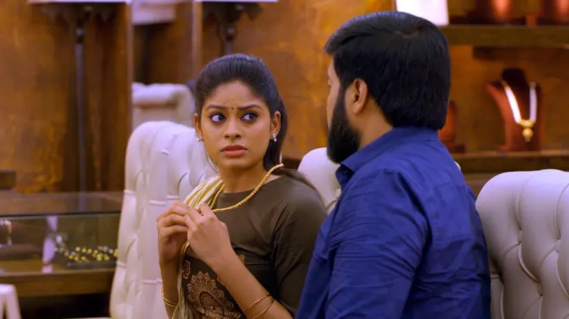 Anu explains the situation to Chandra Prakash - Neethane Enthan Ponvasantham