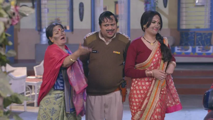 Happu buys a car - Happu Ki Ultan Paltan