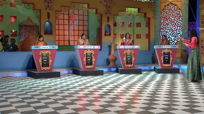 Subhadra and Smita's terrific performance - Gruhalaxmi
