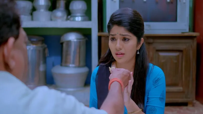 Anu refuses to eat the food sent by Aryavardhan - Jothe Jotheyali