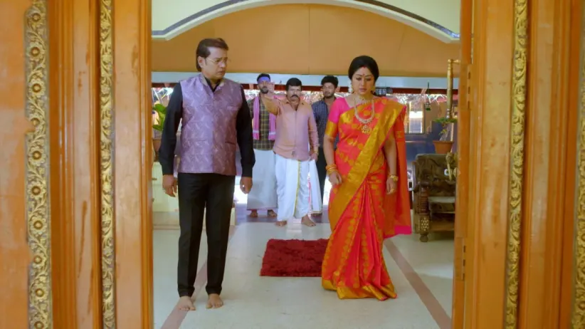 Veeraya Deva's Talks Stun Pritham and Aditya - Paru
