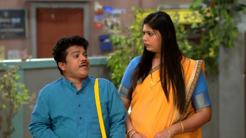 The policemen get exposed - Happu Ki Ultan Paltan