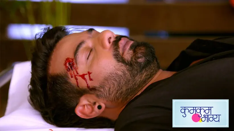 Killer abducts Pragya from the hospital - Kumkum Bhagya