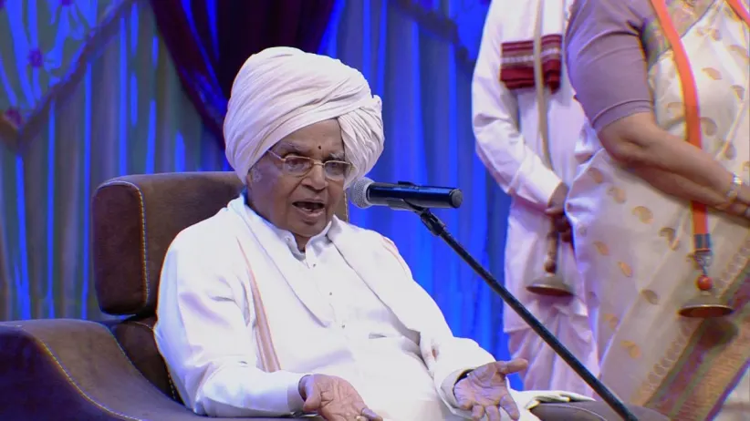 Baba Maharaj Satarkar's captivating 'kirtan' - Man Mandira