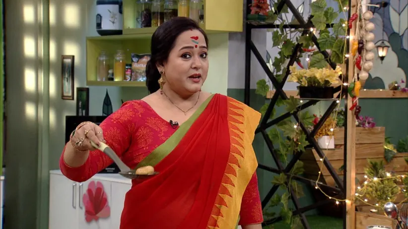 Malai Malpua and Narkel Kheer'er Chop