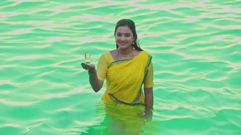 Aishwarya finds the ‘lingam’ - Sembaruthi